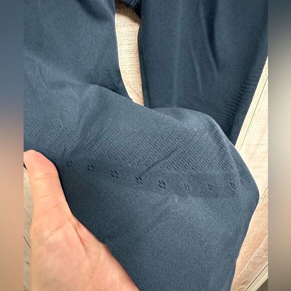 Lululemon deep blue leggings size 6 - Picture 7 of 8